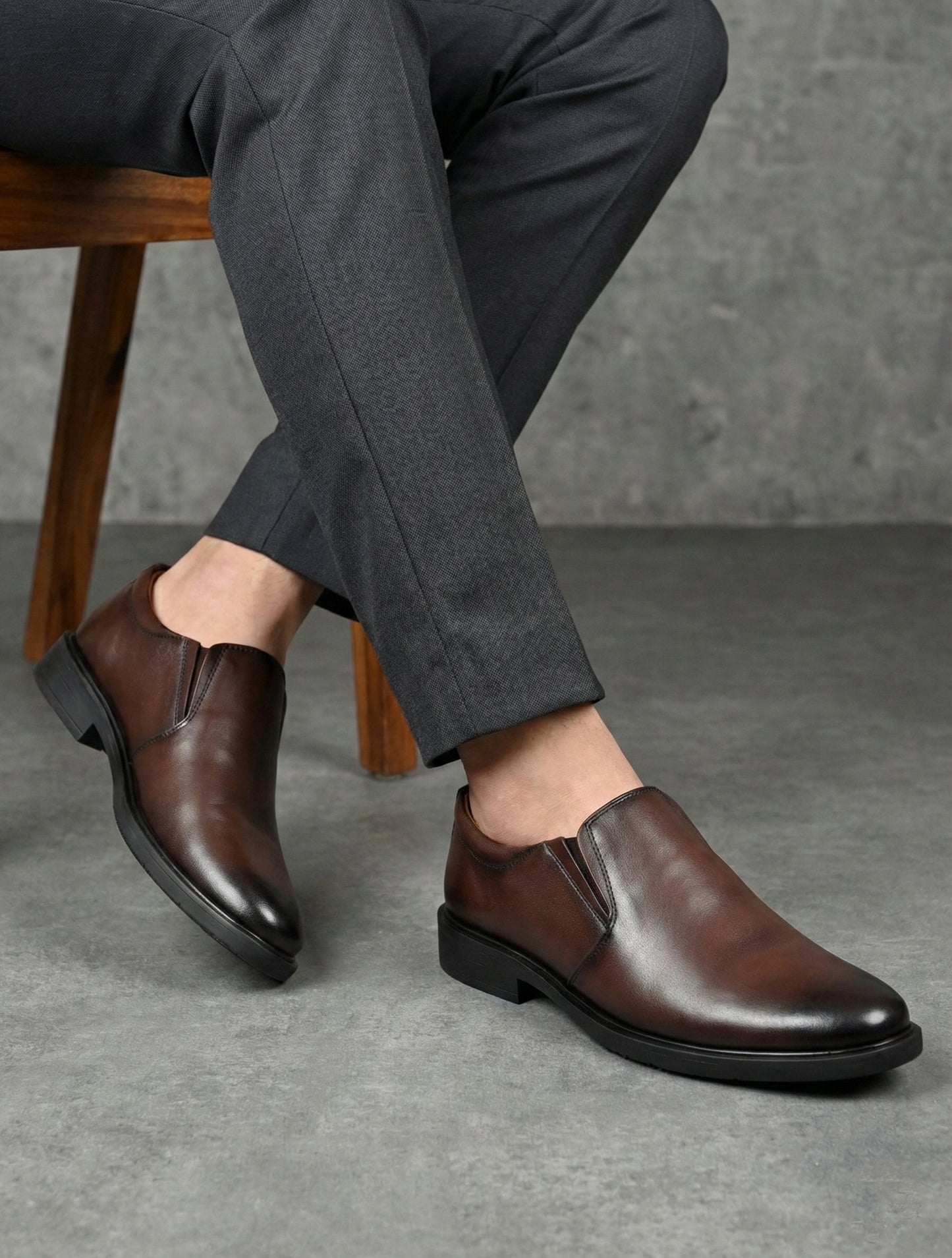 EZRO Men's Classic Brown Leather Slip-On Formal Shoes