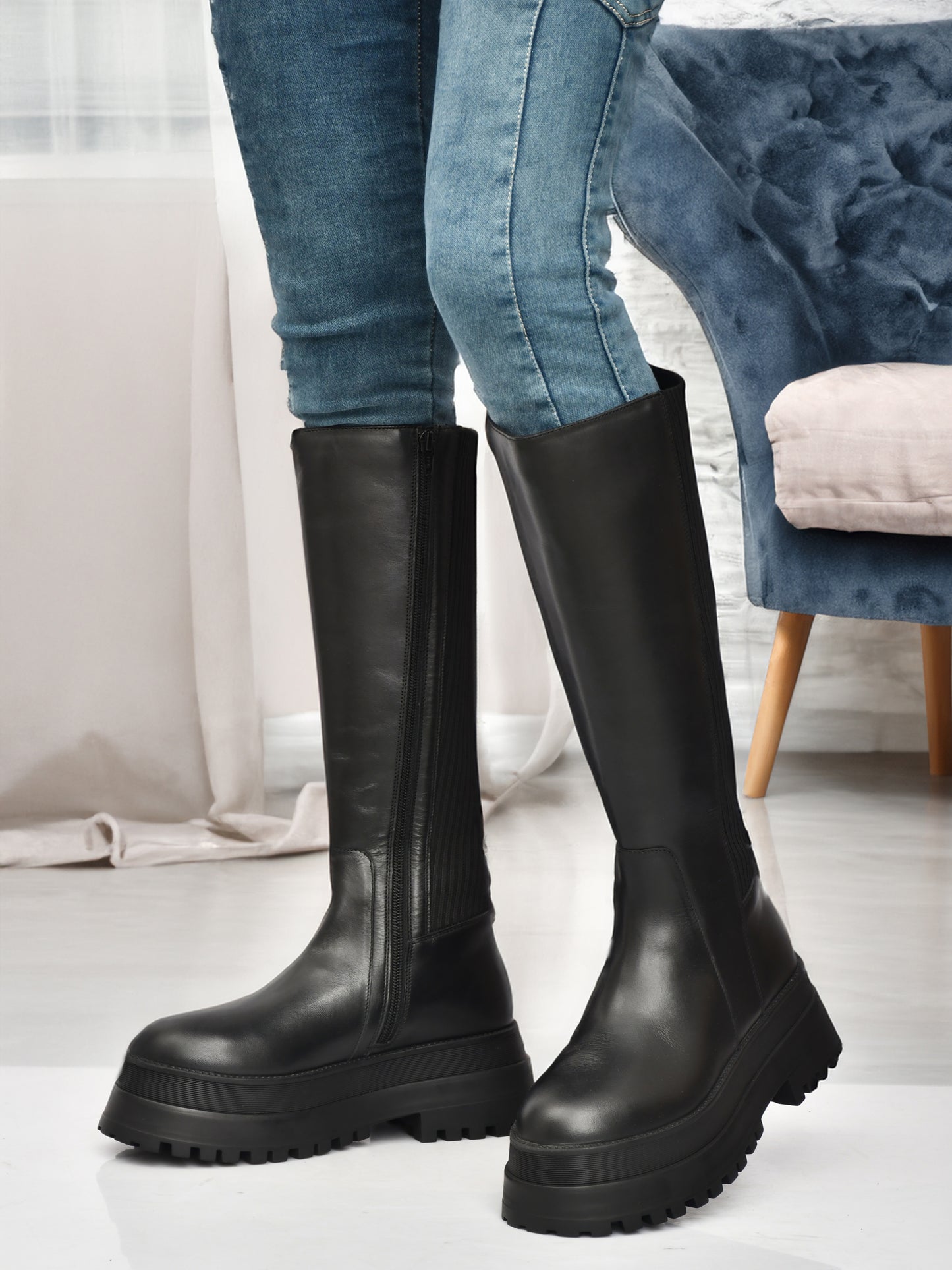 Command Bold Black